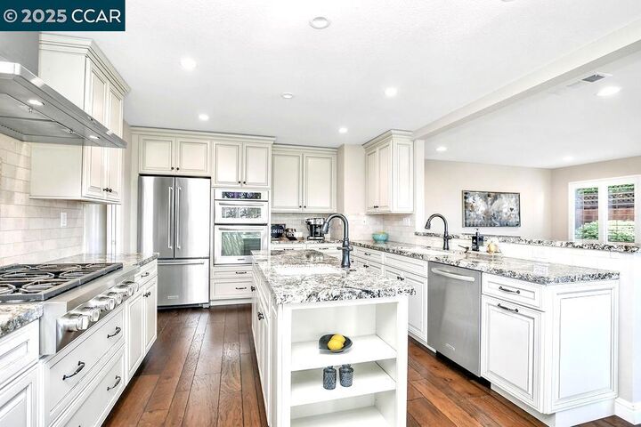 Property Photo: 428 Snowdon Pl CA 94506