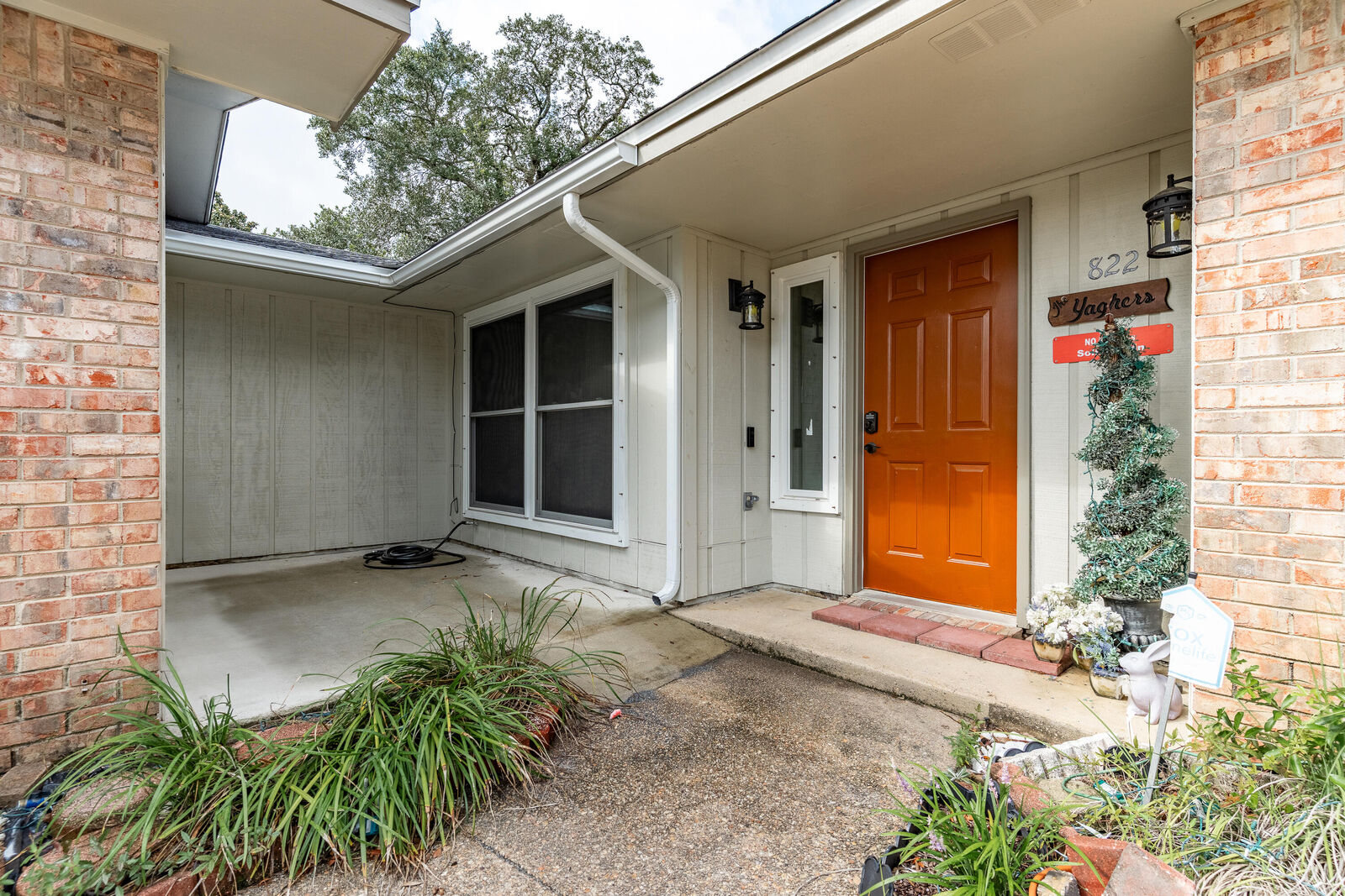 Property Photo:  822 Laurel Drive  FL 32547 