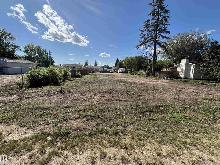 Property Photo:  4513 52 Street  AB T9X 0A2 