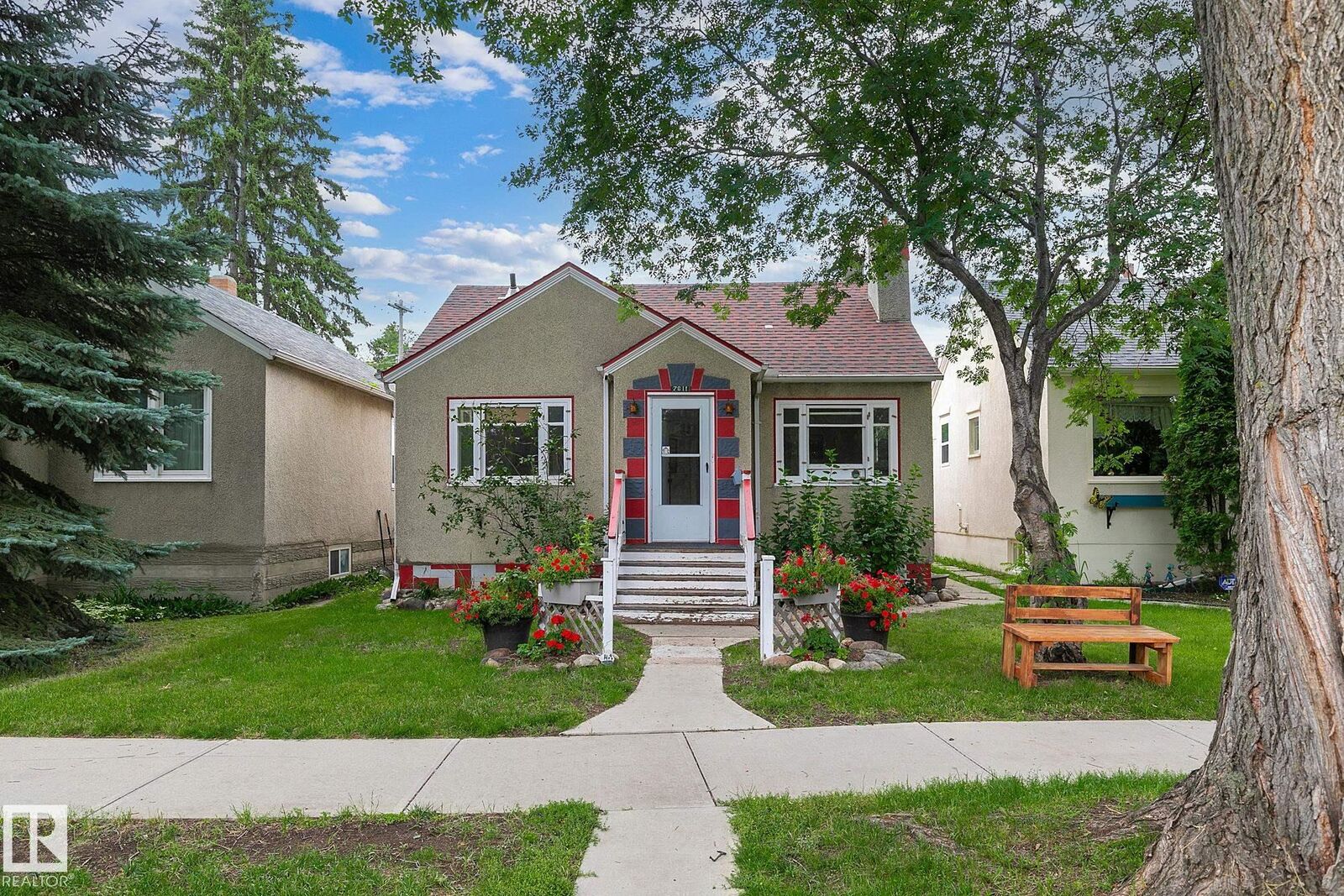 Property Photo:  7611 112S Avenue NW  AB T5B 0H4 