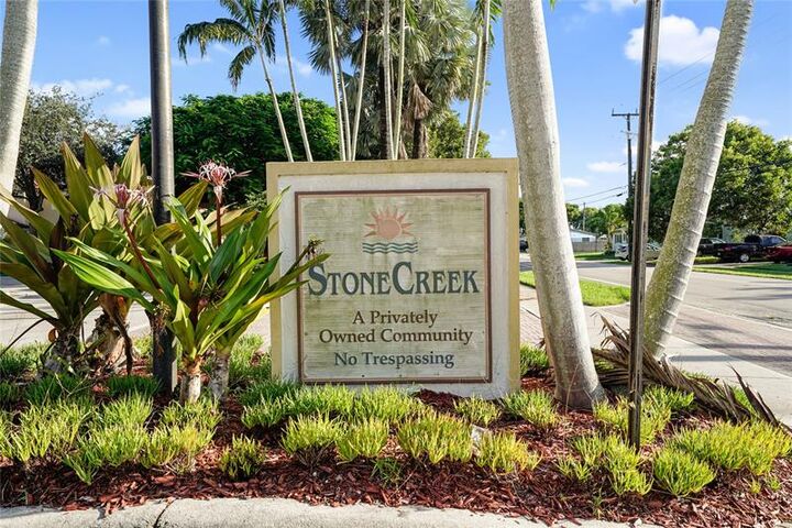 Property Photo:  4224 W Stonecreek Cr 4224  FL 33024 