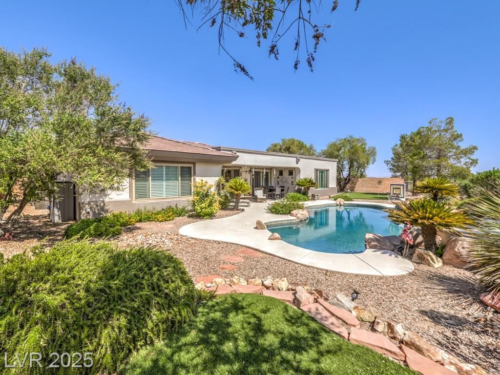 Property Photo:  99 Fountainhead Circle  NV 89052 
