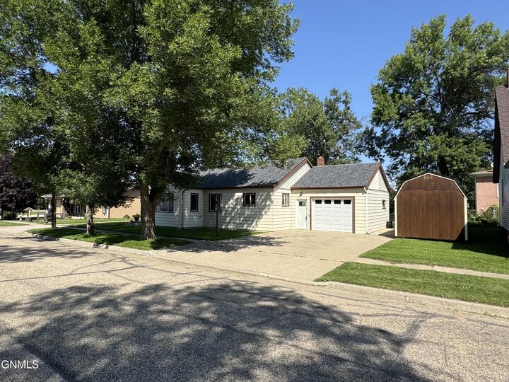 Property Photo: 212 C Avenue W ND 58463