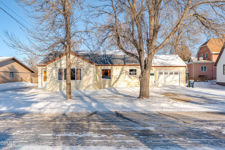 Property Photo:  212 C Avenue W  ND 58463 