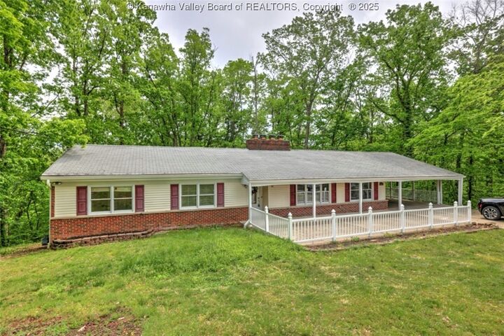 946 S Walnut Street  Saint Albans WV 25177 photo
