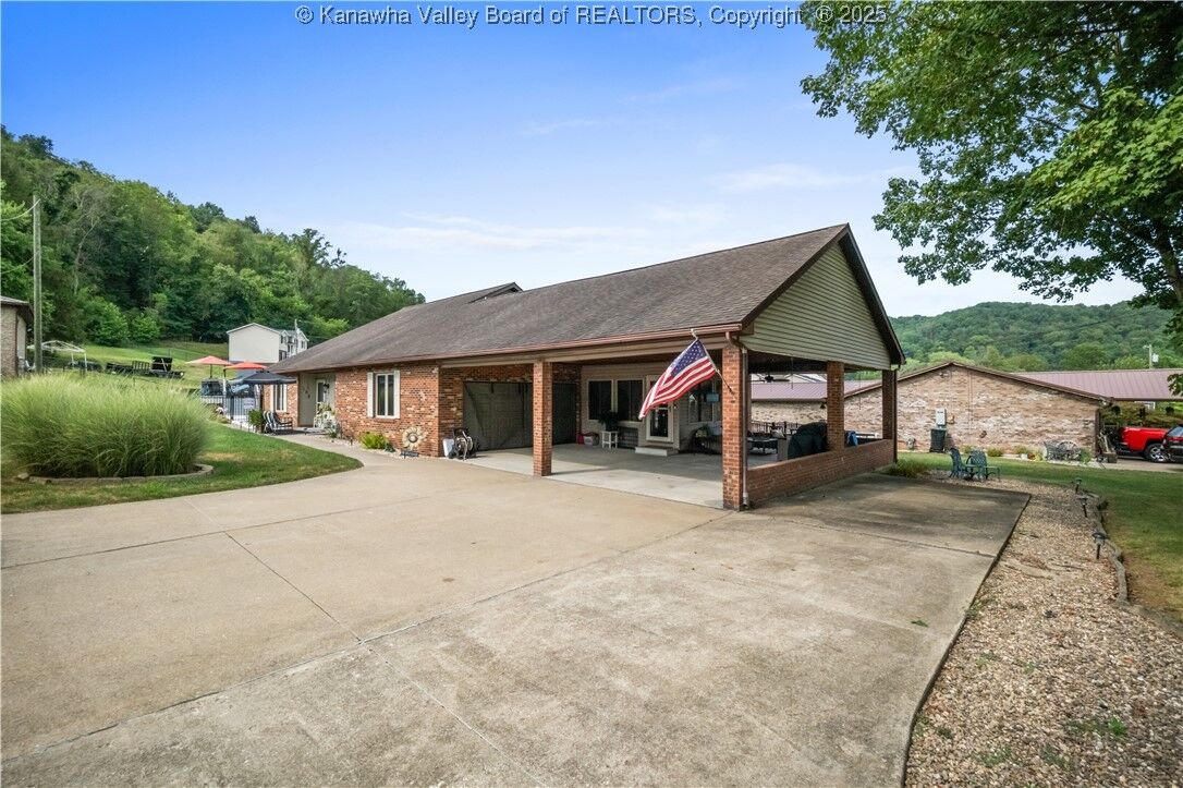 Property Photo: 102 Jill Ave WV 25159