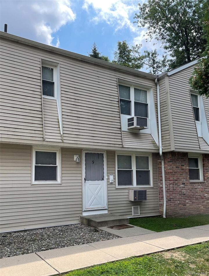 Property Photo:  20 Main Street 9  NY 10923 