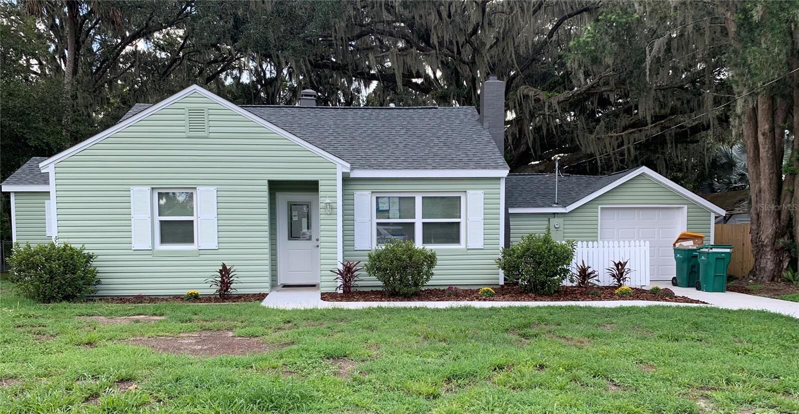 Property Photo:  611 S Grandview Street  FL 32757 