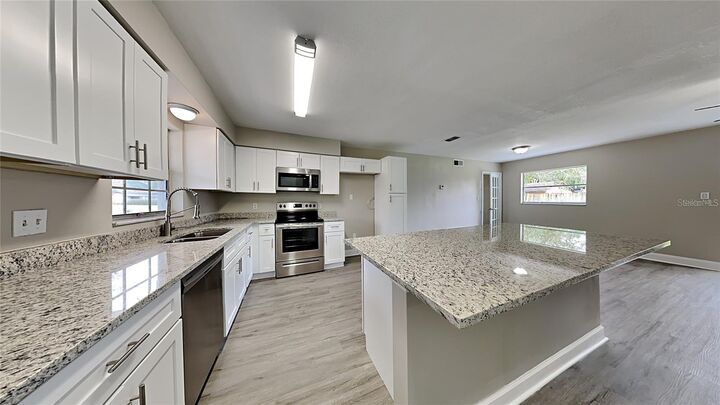 Property Photo: 1427 Benwick Way FL 32707