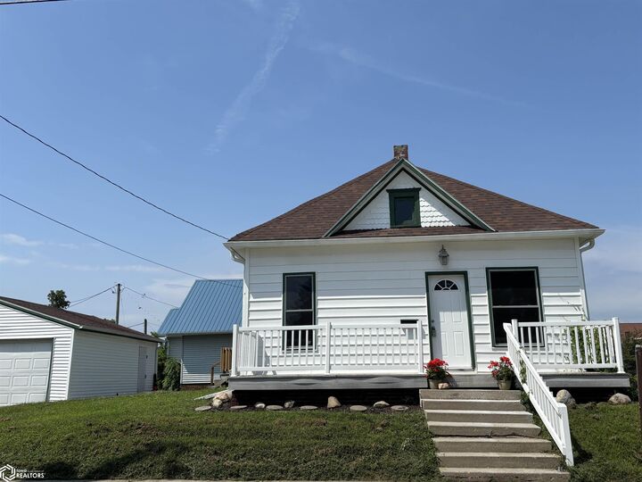 12 N 12th Street  Marshalltown IA 50158 photo