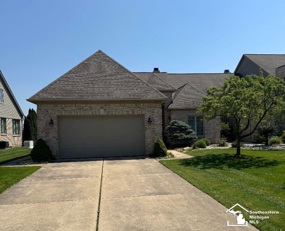 Property Photo: 947 Saint James Park Avenue MI 48161