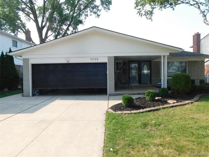 Property Photo: 11126 Fairway Drive MI 48312 4938