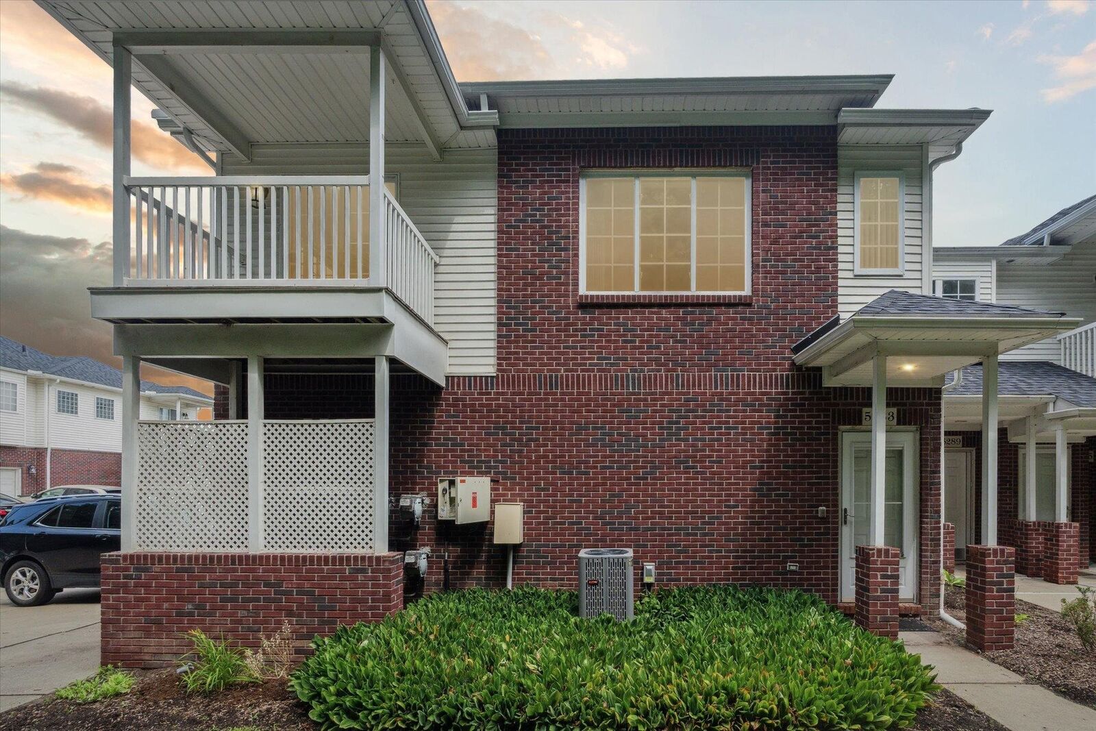 Property Photo:  5283 Twin Oaks Drive  MI 48314 