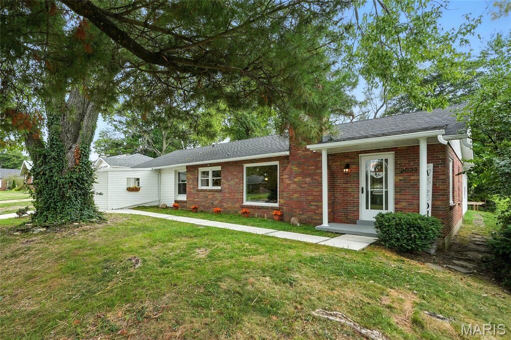 Property Photo: 2029 Westbrook Drive MO 63114