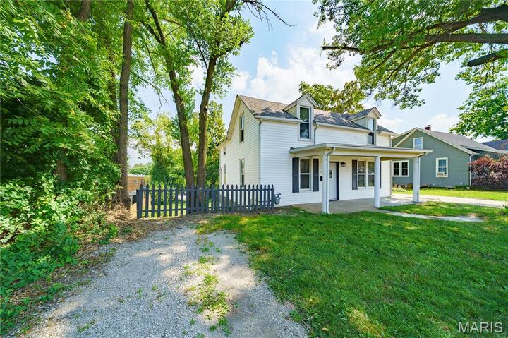 Property Photo: 110 E Church Street IL 62234