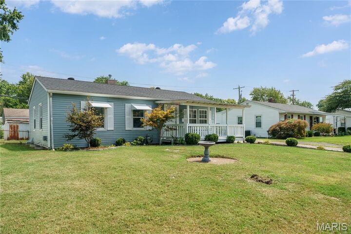Property Photo: 2716 Saratoga Street IL 62040