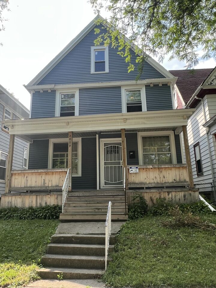 Property Photo: 2009 N 37th St WI 53208