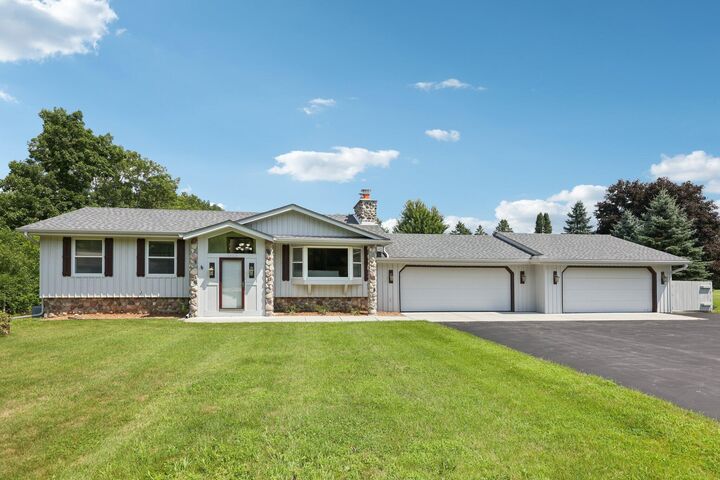 1062 Hickory Hill Pkwy  Richfield WI 53033 photo