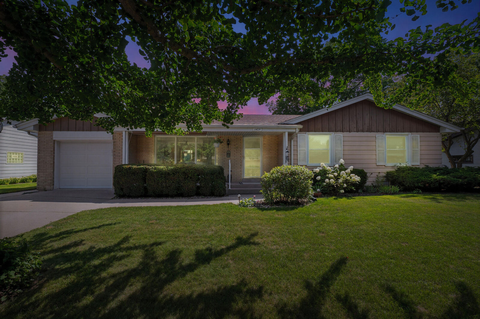 Property Photo: 1429 Crabapple Dr WI 53405