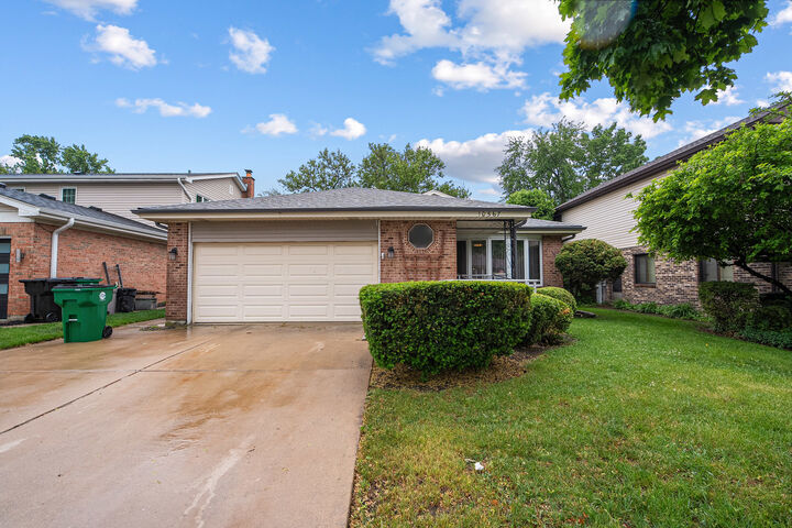 10567 Waterford. Drive  Westchester IL 60154 photo