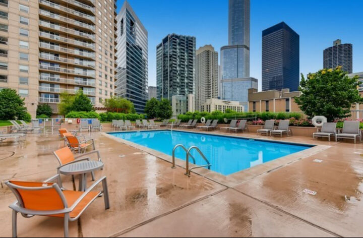 Property Photo: 545 N Dearborn Street 2202 IL 60654