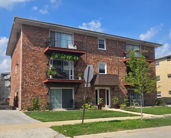 Property Photo:  7048 Oconnell Drive 3W  IL 60415 
