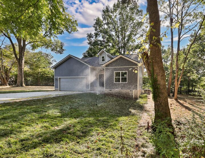 Property Photo: 704 Eva Dr TN 37042