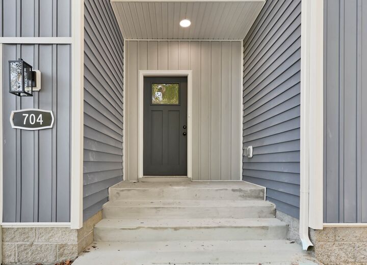 Property Photo:  704 Eva Dr  TN 37042