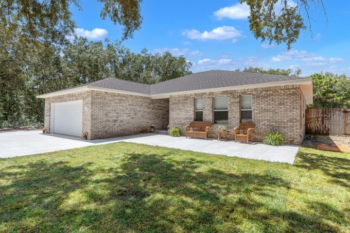 Property Photo: 2023 Vizcaya Drive FL 32566