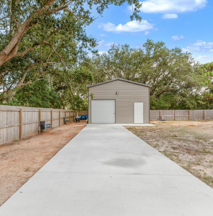 Property Photo: 2023 Vizcaya Drive FL 32566