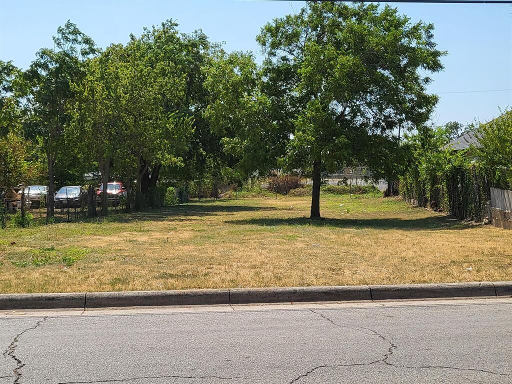 Property Photo:  2823 Ellis Avenue  TX 76106 