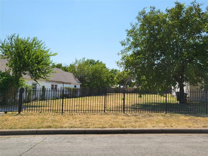 Property Photo:  2919 N Houston Street  TX 76106 