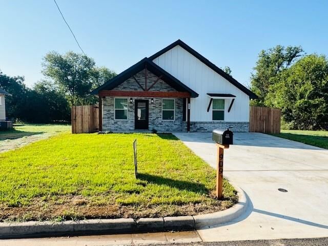 Property Photo:  909 Lenox Street  TX 76704 