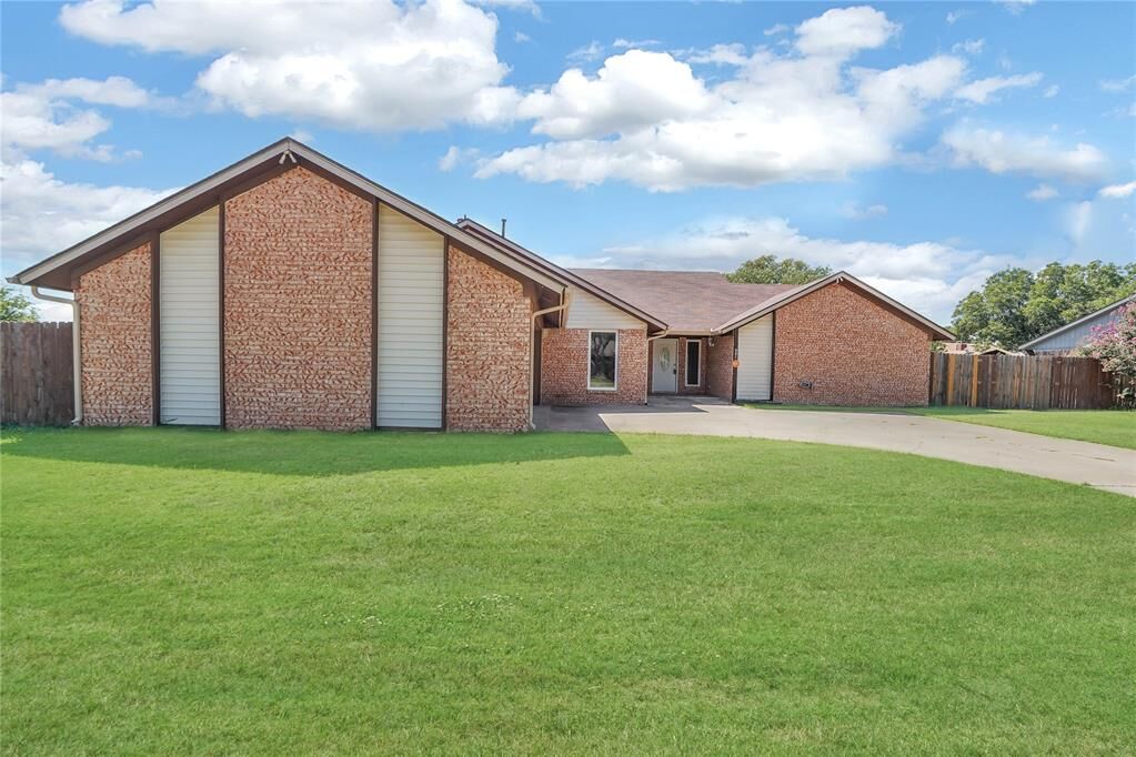 Property Photo: 801 Rosehaven Drive OK 73521