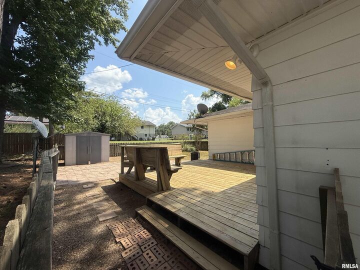 Property Photo: 1007 W Willow Street IL 62901