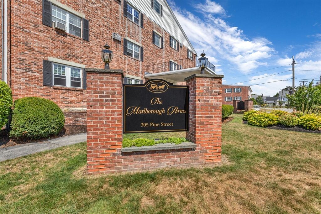 Property Photo:  305 Pine St 13  MA 01851 