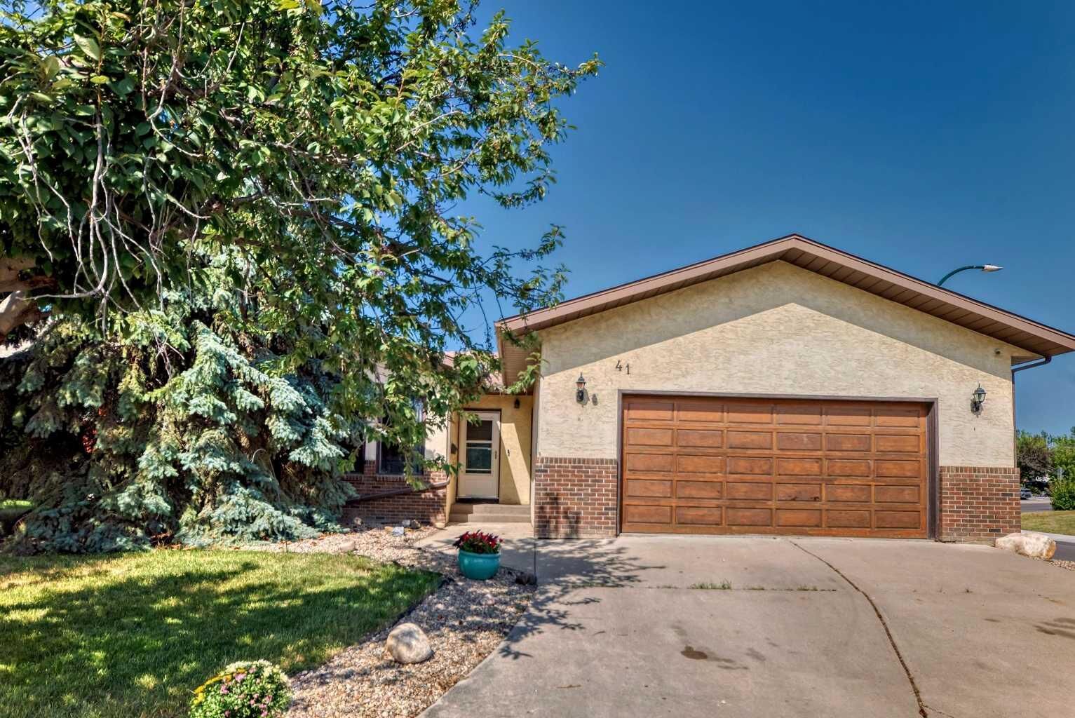 Property Photo:  41 Edge Close  AB T4N 3M2 