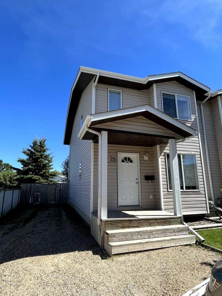 Property Photo: 25 Lakeview Close AB T0M 0J0