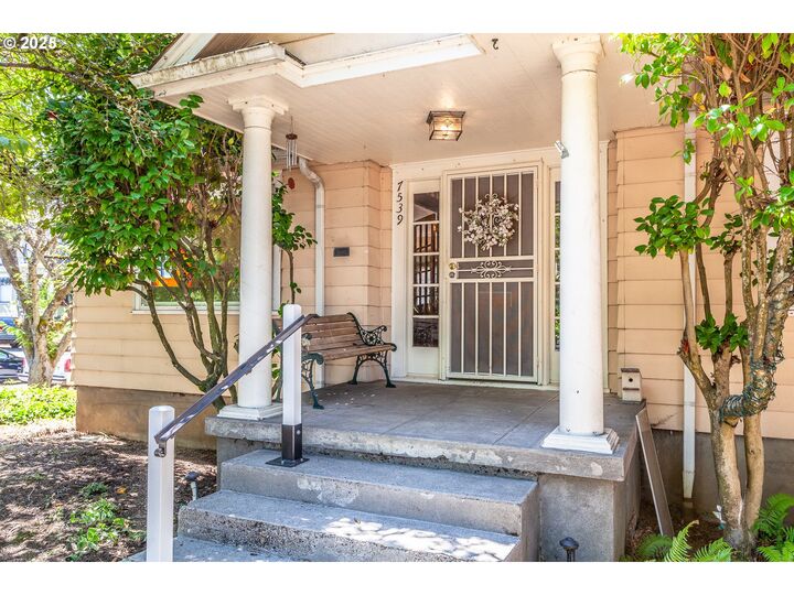 Property Photo: 7539 SE 13th Ave OR 97202