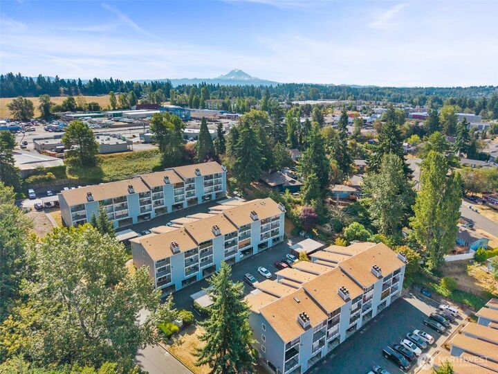 Property Photo:  2511 S 248th St B12  WA 98032 