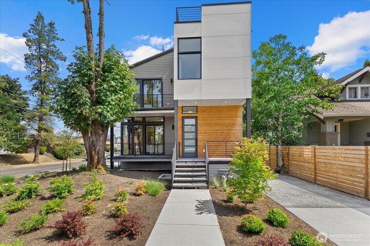 Property Photo:  128  24th Avenue  WA 98122 