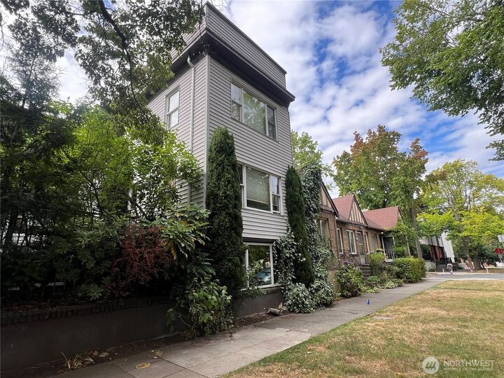 217  17th Avenue E 1  Seattle WA 98112 photo