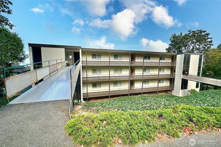 Property Photo:  819  High Street 101  WA 98225 