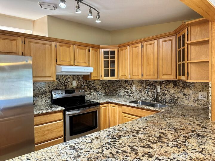 Property Photo:  3771  138th Place SE  WA 98006 