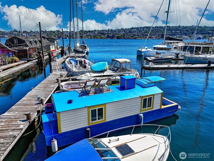 Property Photo:  2450  Westlake Avenue N A6  WA 98109 