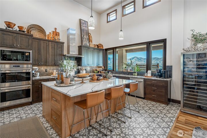 Property Photo:  100  Mira Vista Drive  WA 98816 