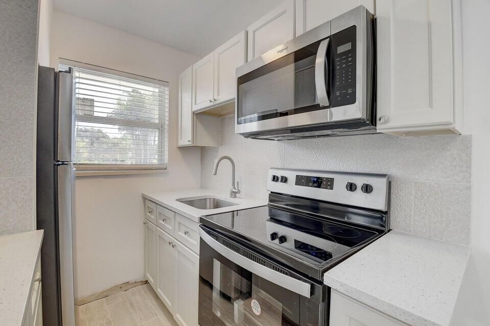 Property Photo:  525 S Broadway Street F  FL 33462 