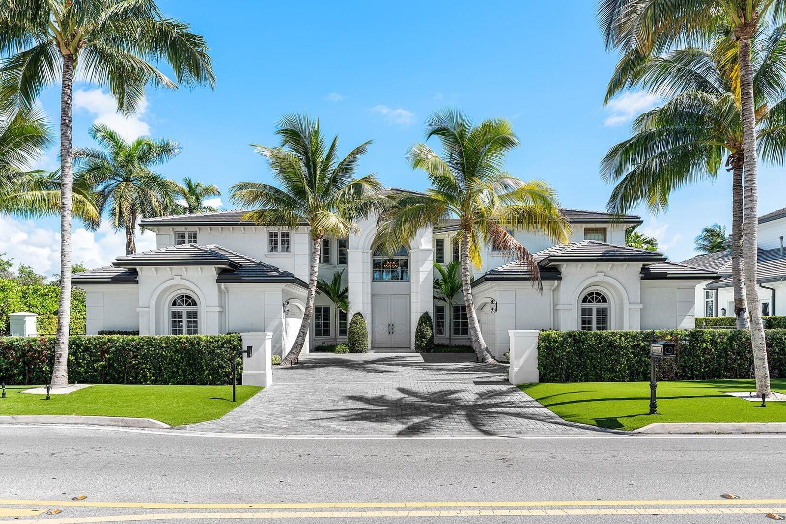 Property Photo: 121 Royal Palm Way FL 33432