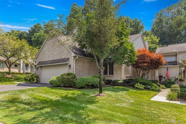 Property Photo:  135 Hampton Court  MI 48168 