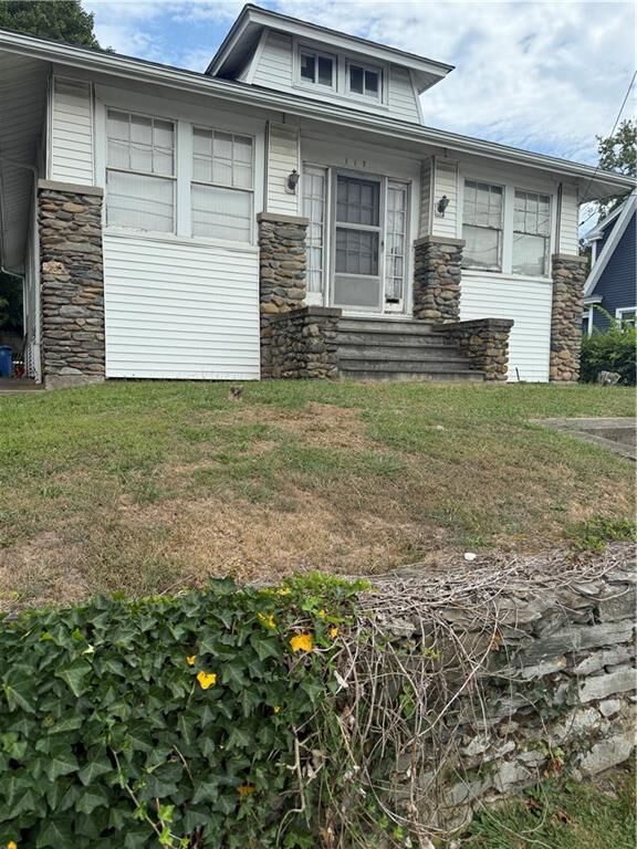 Property Photo:  117 West Main Road  RI 02842 